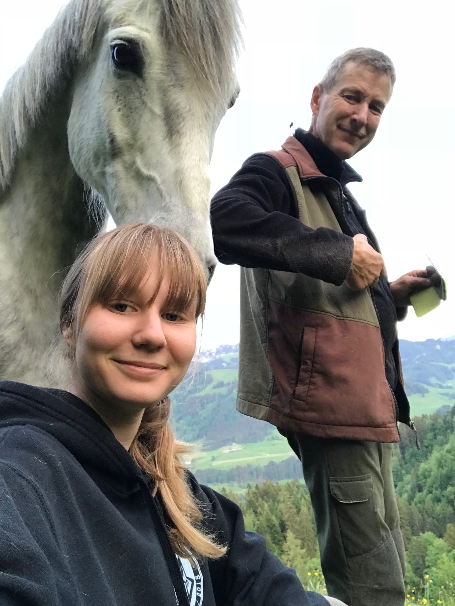 La famille Richoz auprès de ses chevaux
